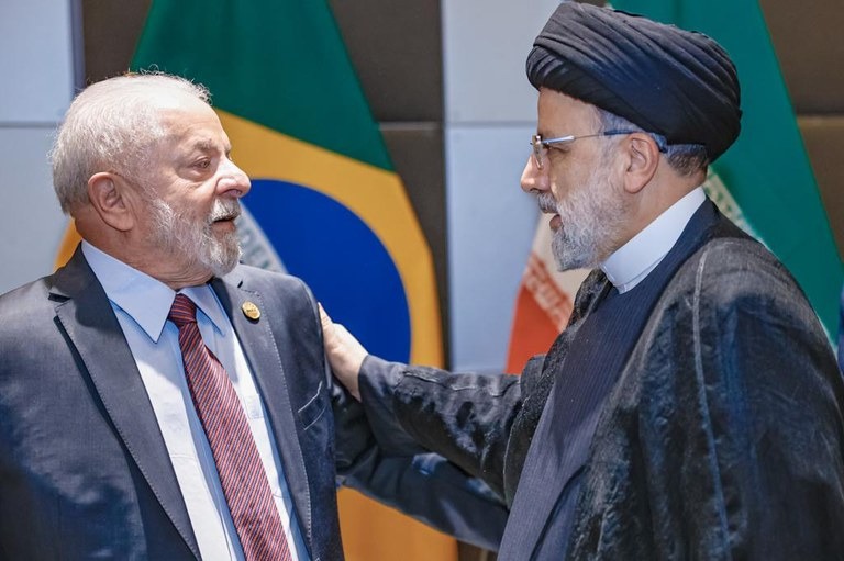 Brasil evita comentar repressão violenta a protestos no Irã