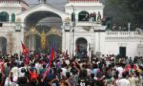 CAOS NO NEPAL: País mergulha em colapso institucional após onda de protetos.